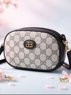 🛑PRICE DROP🛑Authentic Gucci Plus Shoulder /Crossbody Bag.